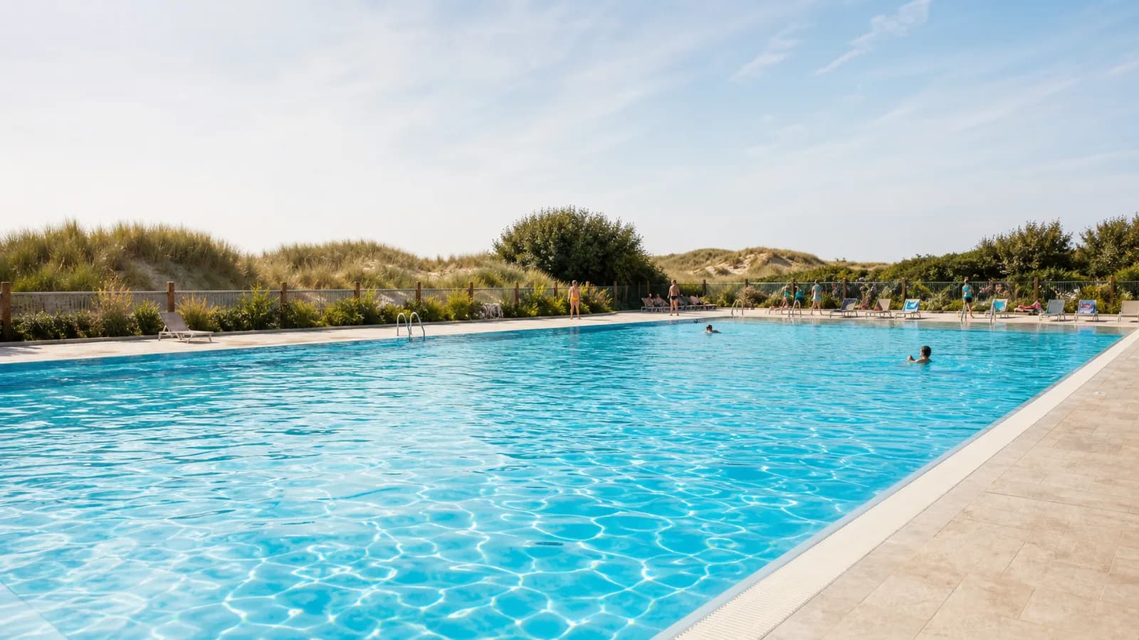 Piscine extérieure près de Stella-Plage avec dunes de la Côte d'Opale